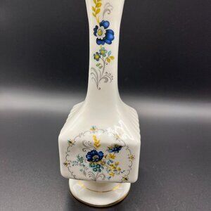 ROYAL TARA FINE BONE CHINA FLORAL BUD VASE - MADE IN IRELAND - 7" TALL